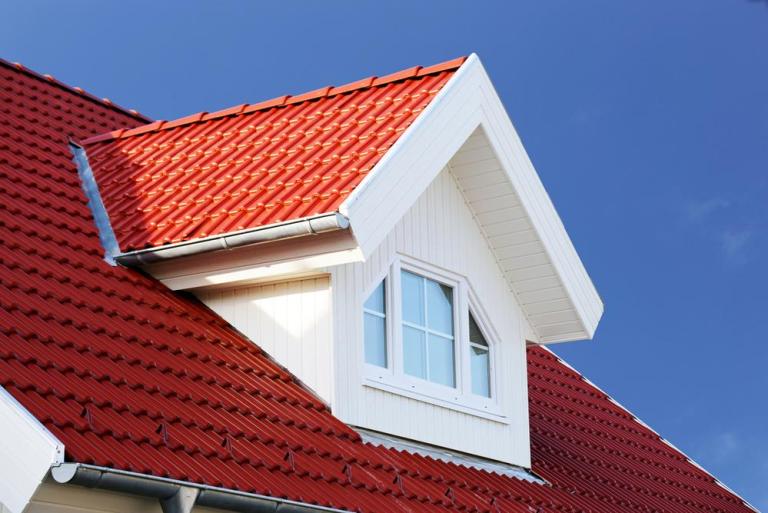 Faut-il installer une lucarne pour valoriser sa toiture à Dreux ?
